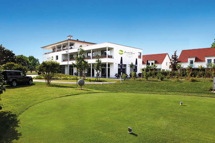 Bild 004 Aussenansicht Bachhof Resort