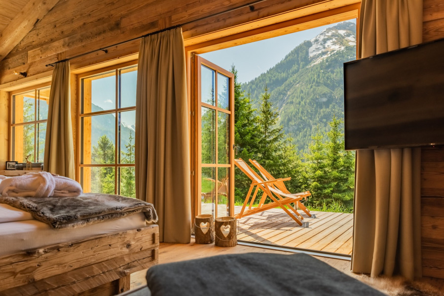 aufwachen mit panoramablick benglerwald berg chaletdorf