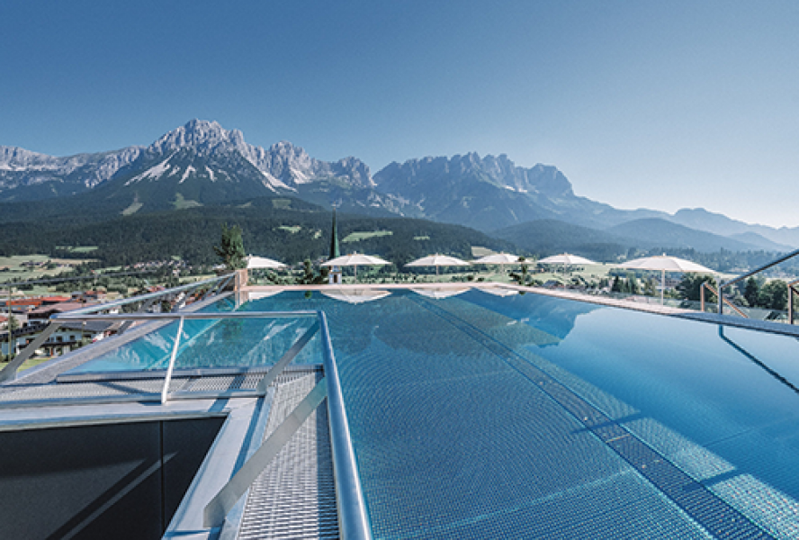 das infinity sky pool highlight c markus auer hotel kaiserblick