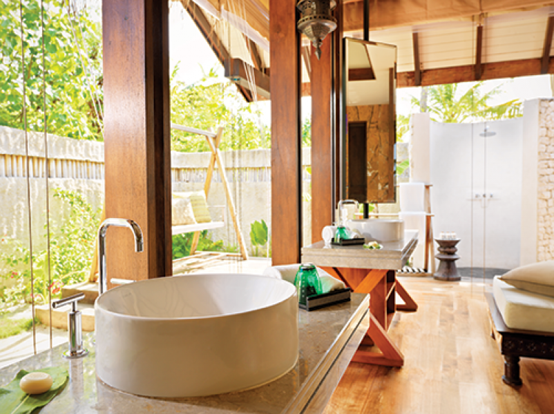 Jumeirah Vittaveli Beach Villa Bathroom2