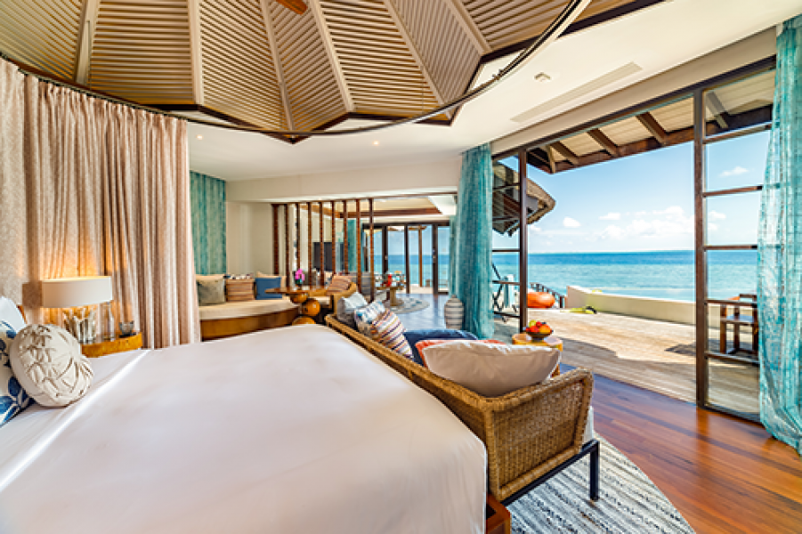 OZEN RESERVE BOLIFUSHI Ocean Pool Suite Master Bedroom