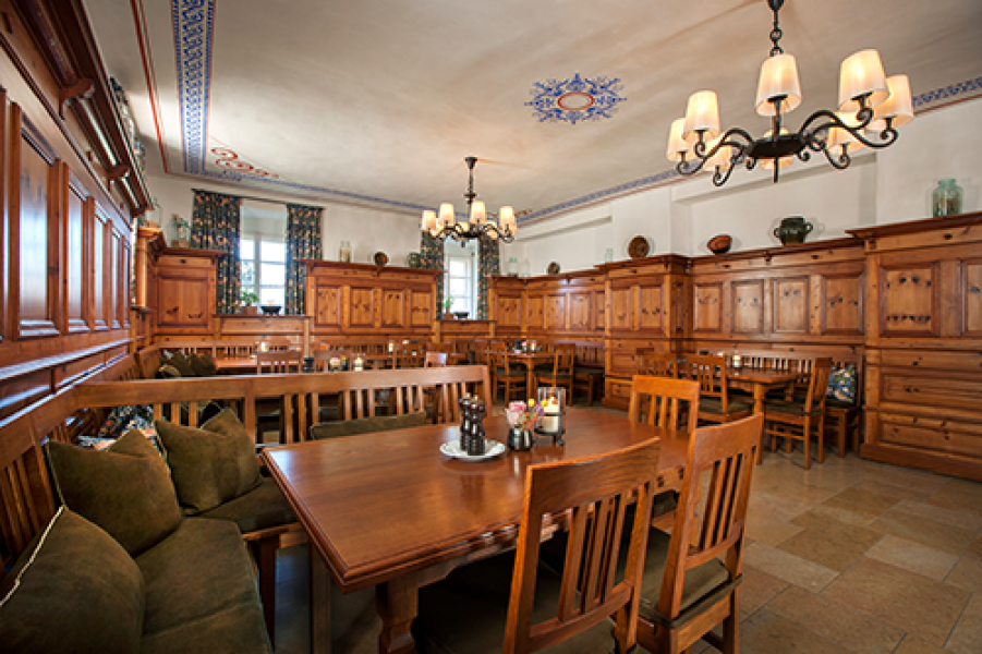 c HaraldEisenberger Hofwirt RestaurantWeinkeller2