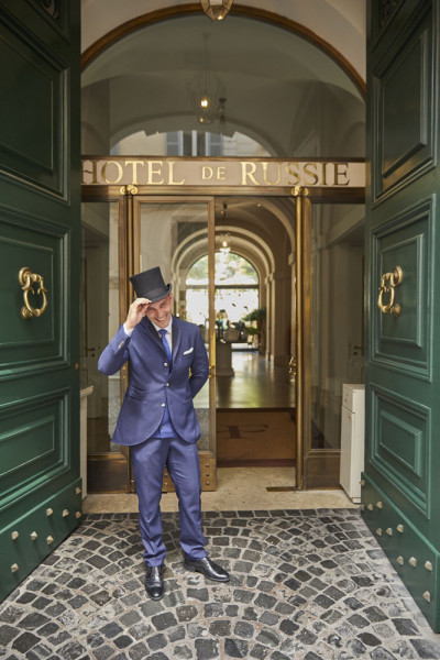 20 RFH Hotel de Russie Entrance J1101RFDR150 TH Jun 19