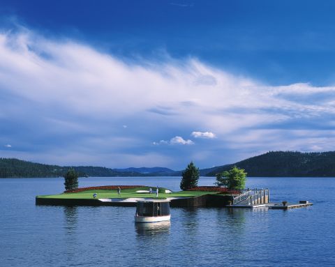 1 14th Putting.Putter