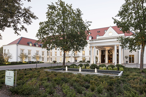 Kempinski Hotel Frankfurt Gravenbruch main entrance left side 2