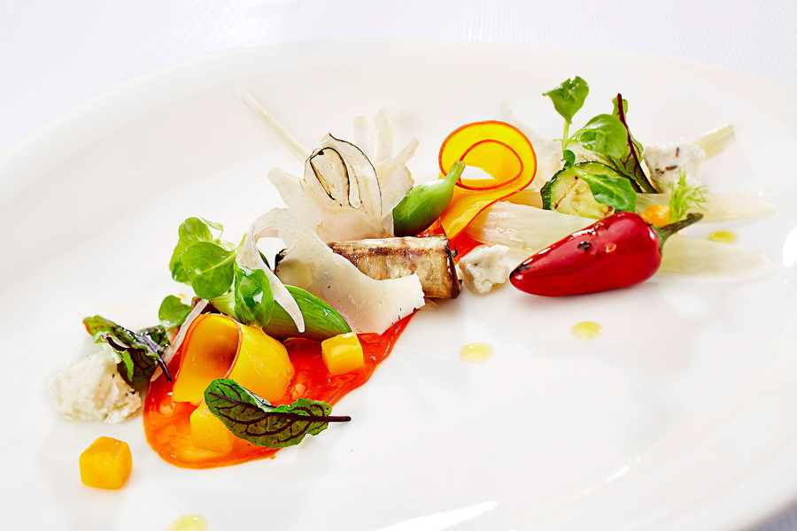 Hotel Relais Chateaux Rosengarten Kirchberg Tirol Mariniertes Gemuese mit Paprikacreme