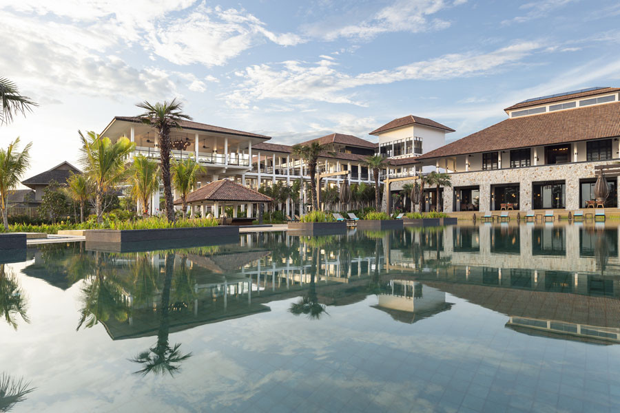 Lagoon Pool © Anantara Hotels, Resorts & Spas (9)
