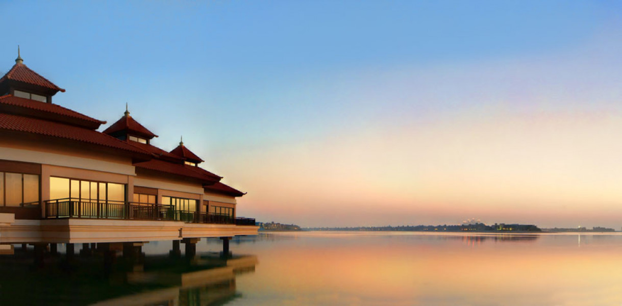 Anantara The Palm Dubai Resort Exterior Sunset © Anantara Hotels, Resorts & Spas