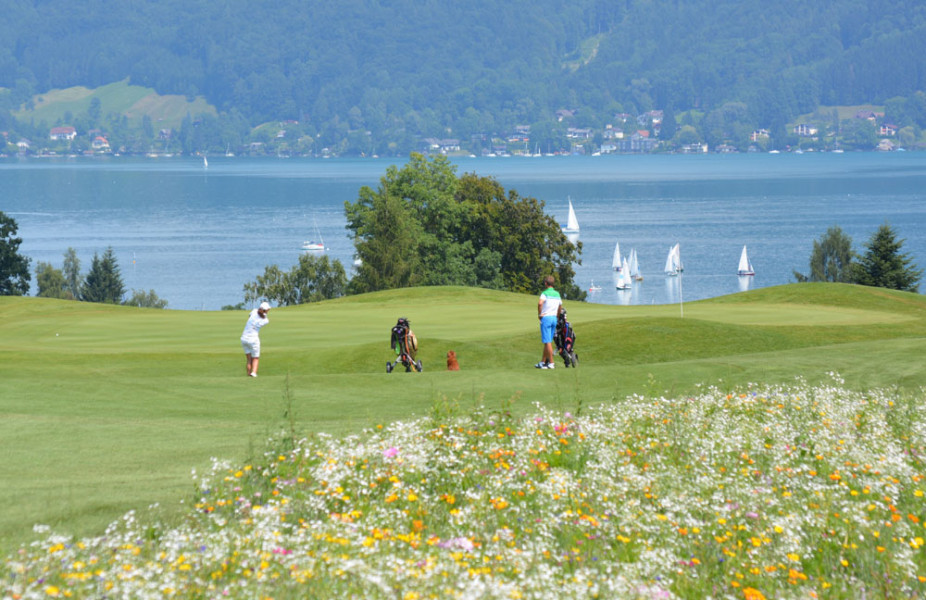 Spiel mit Seeblick auf den Attersee