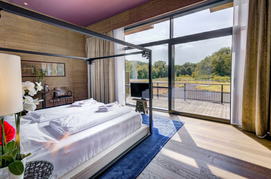 Lotus Superior Suite gross