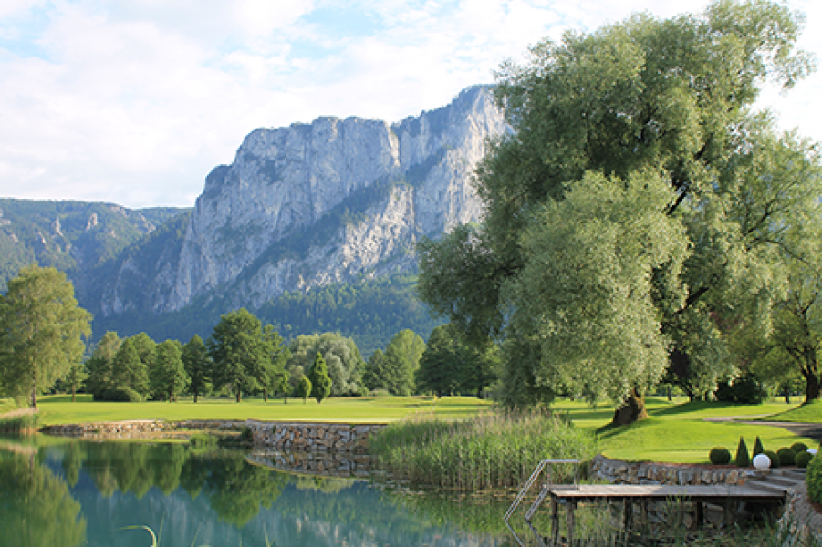 3 GC Mondsee mit Blick auf die Drachenwand