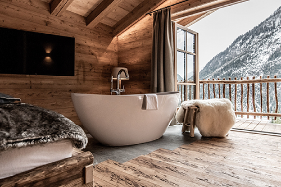 entspannen im eigenen spa bereich mit traumhafter aussicht c ratko photography benglerwald berg chaletdorf