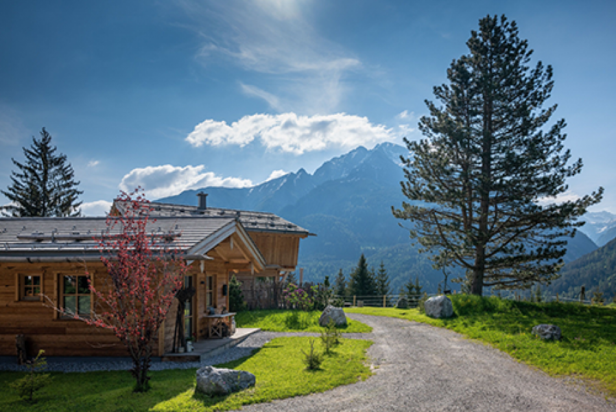 imposantes bergpanorama am chaletdorf benglerwald berg chaletdorf