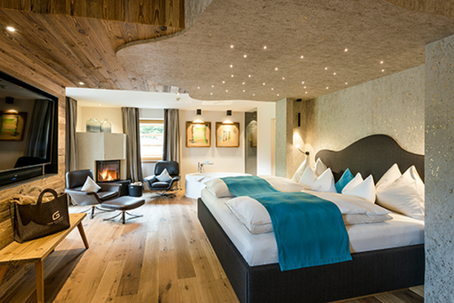 DAS.GOLDBERG Spa Lofr Suite Kamin