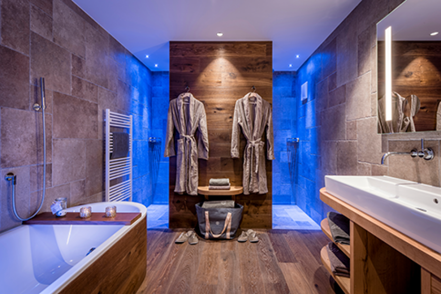 Kaiserlodge Bad Doppeldusche 300dpi2