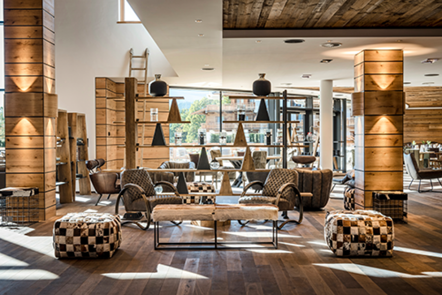 Kaiserlodge Eingangsbereich Lounge 300dpi