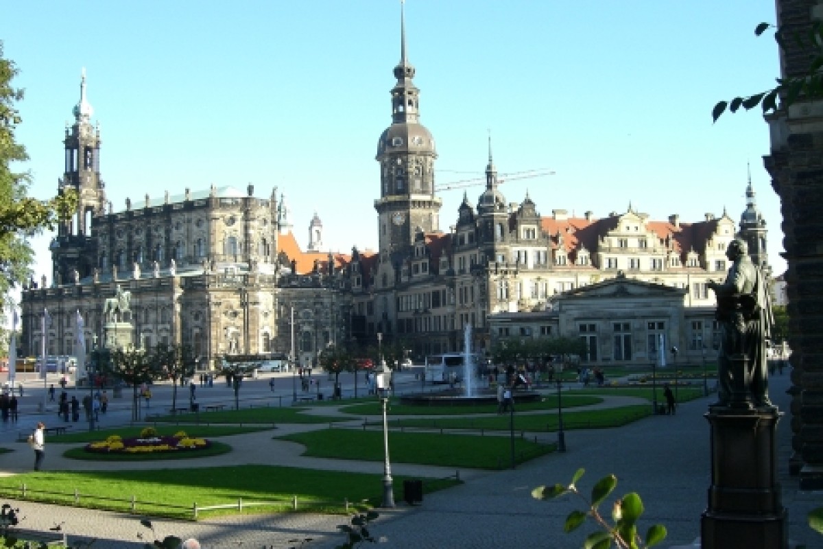 DRS Altstadt Theaterplatz Herbst Foto C Muench