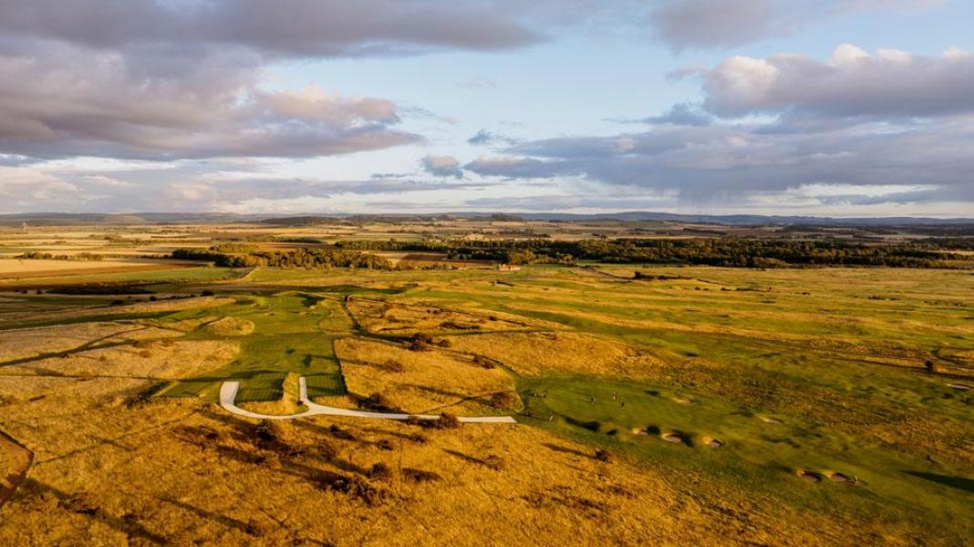 15th Green & 16th Hole No 1