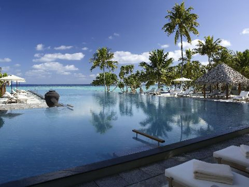 Infinity edge main pool