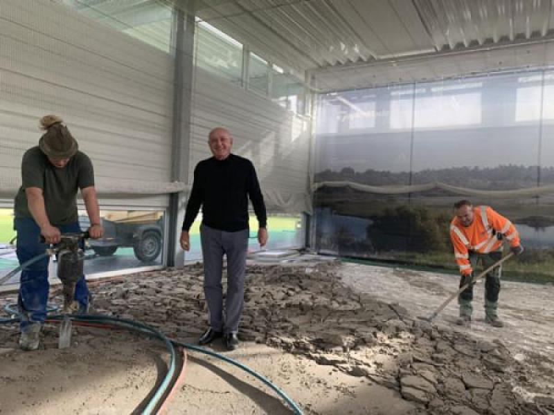 1 Noch ist die Halle von Franz laimer M. eine Baustelle ...