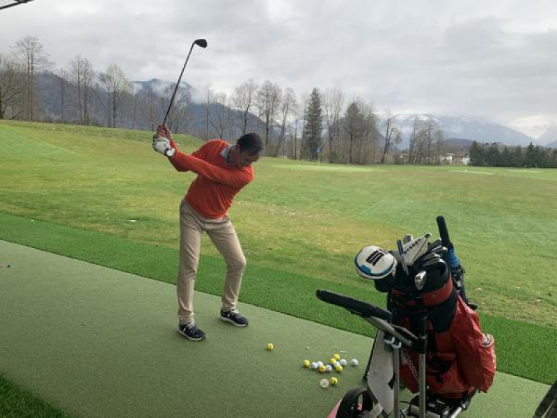 Insgesamt hat die Driving Range 120 Abschlagplaetze.