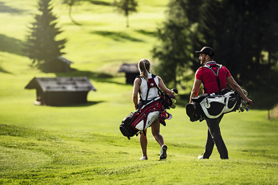 Golfer mit Golfbag Seefeld 2