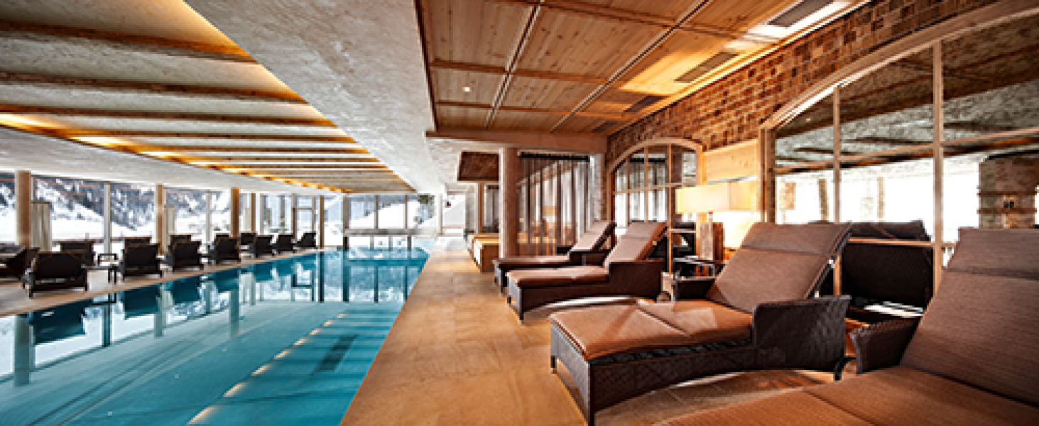 BerghofPanoramainnenpool Winter01