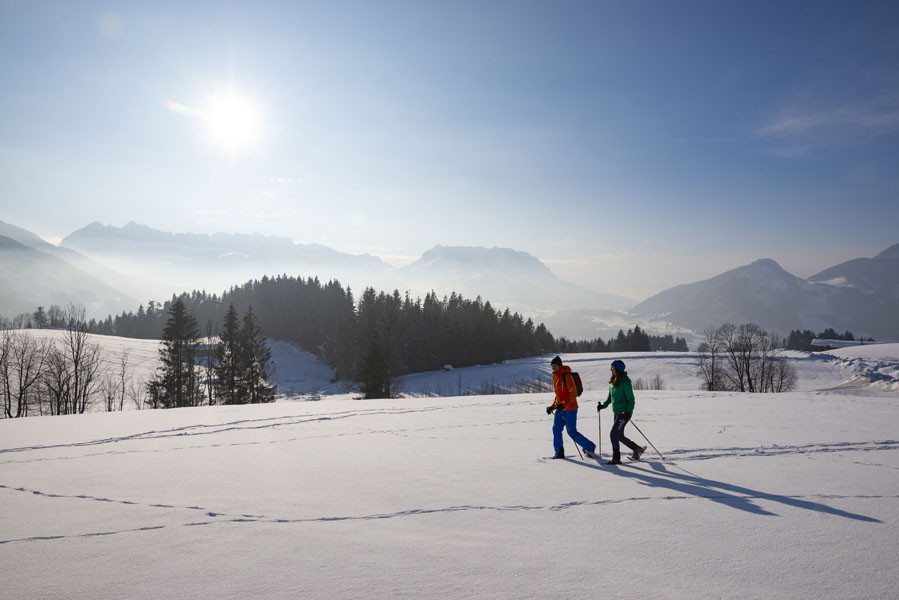 Kaiserwinkl Urlaub Aktivitaeten Schneeschuhwandern Winterwandern Winter 19