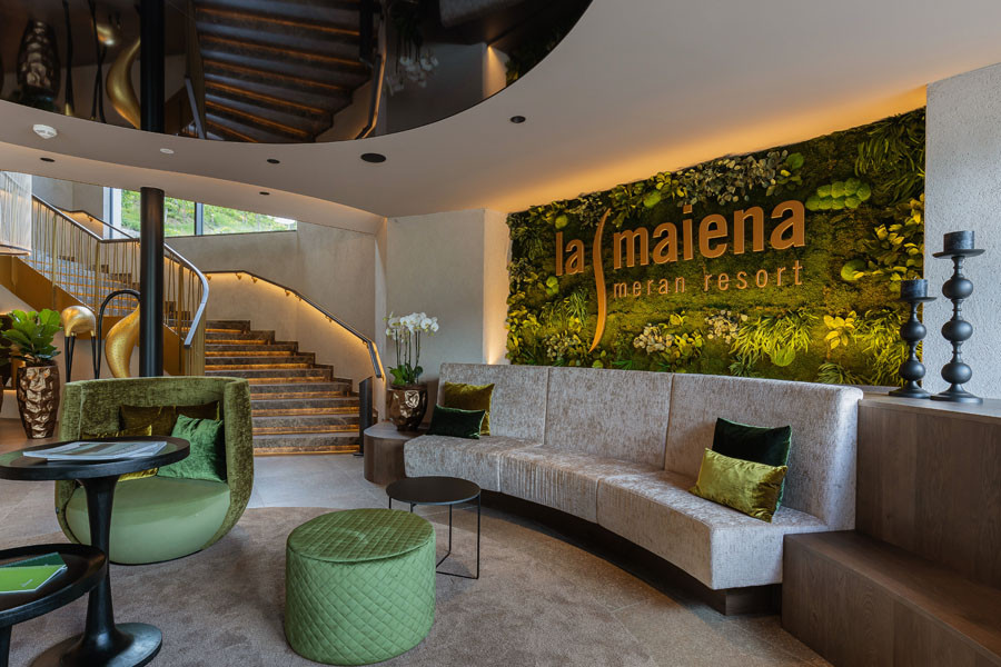 2 Geniesserhotel La Maiena Meran Resort Check in Lounge Foto Armin Terzer