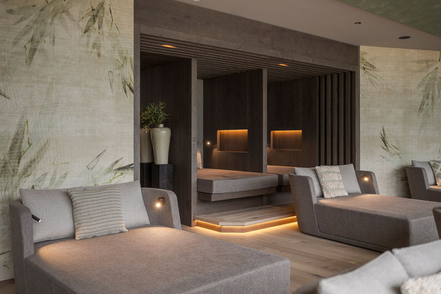 8 Geniesserhotel La Maiena Meran Rsort Ruheraum Panorama Relax Foto Armin Terzer