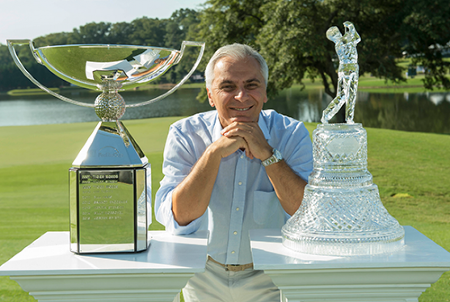 4 Irek als Trophaeen Sammler seiner Golfer