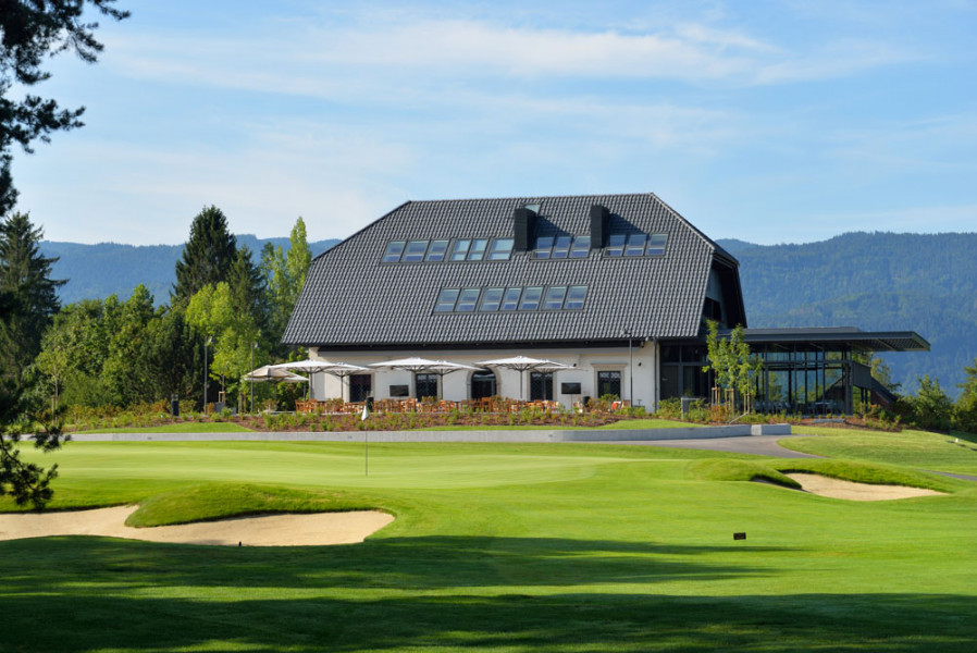 401 Kings House and 9th Green Royal Bled1